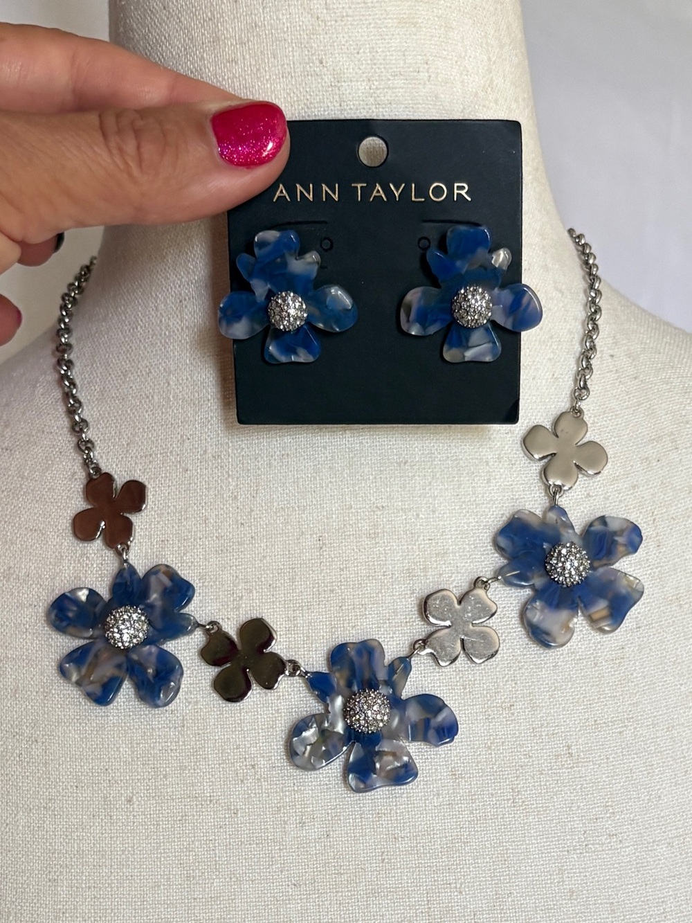 Ann Taylor necklace and earrings set
